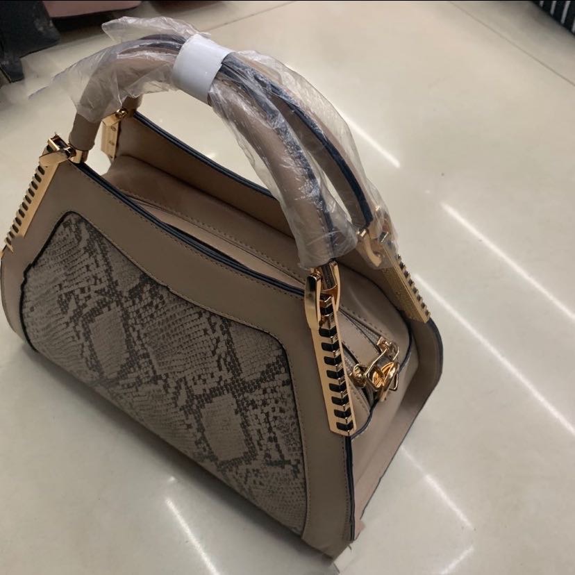 Snake skin pattern A-shaped bag leather handbag Specification image
