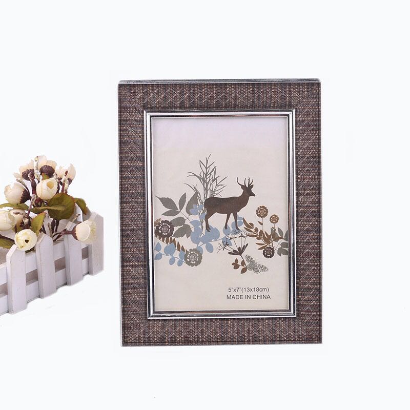 Solid wood photo frames can be hung on the wall without drilling. 7-inch and 10-inch picture frames can be developed to create a creative combination for wedding photos on the table details Picture