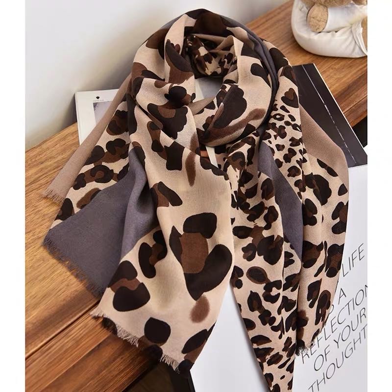 休闲时尚潮流围巾蓝色童趣花纹选小方巾