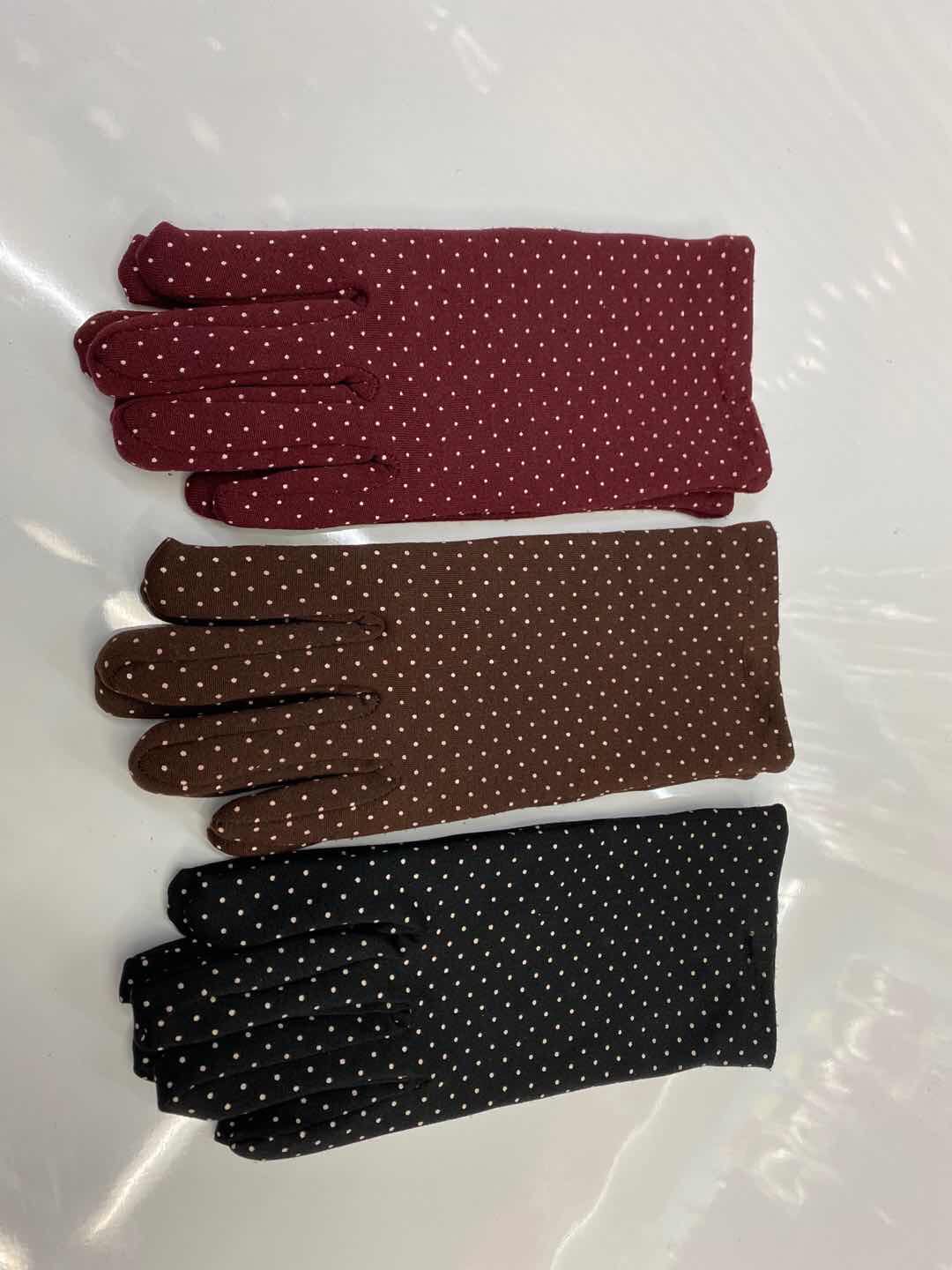 Pluck the little gloves thumbnail