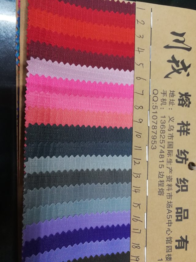 厂家直销热销新款三分格210D格子布大量现货高中低档箱包沙发鞋材面料产品图
