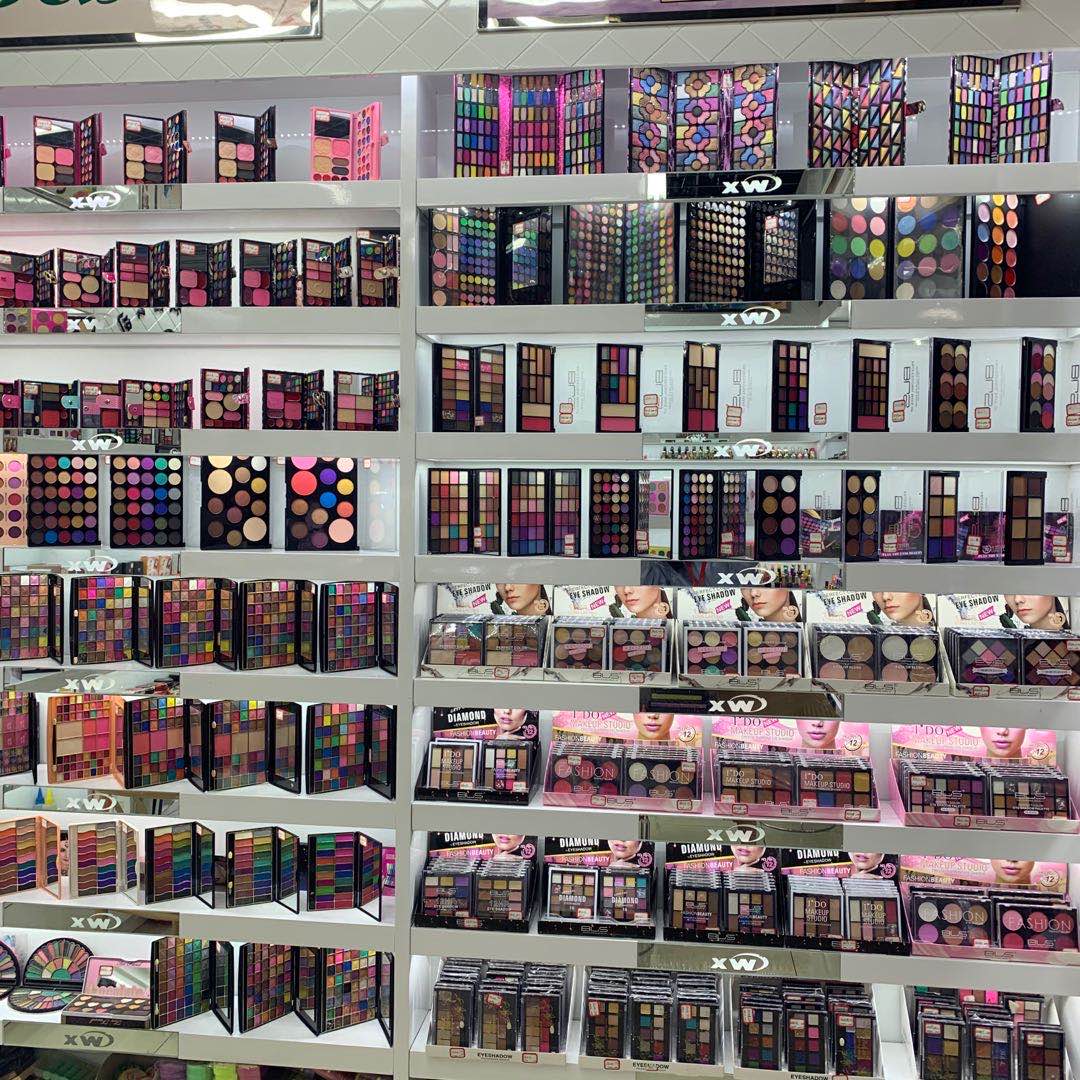 Yiwu Xinwei Cosmetics Company describe pic - 2