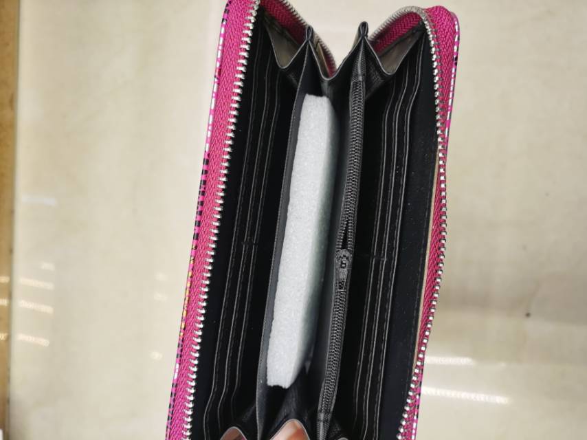 鱼鳞纹红色时尚艳丽女士拉链钱包产品图