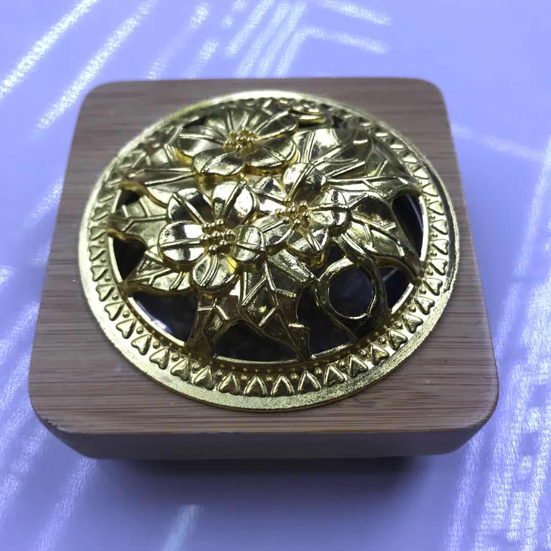 Hollow-out golden wood aromatherapist decorations factory direct sale full figure