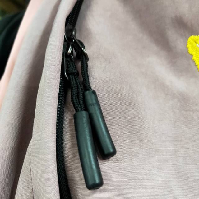 Pay attention to the students' casual double-shoulder schoolbags, girls' soft cloth storage bags and school bags details Picture