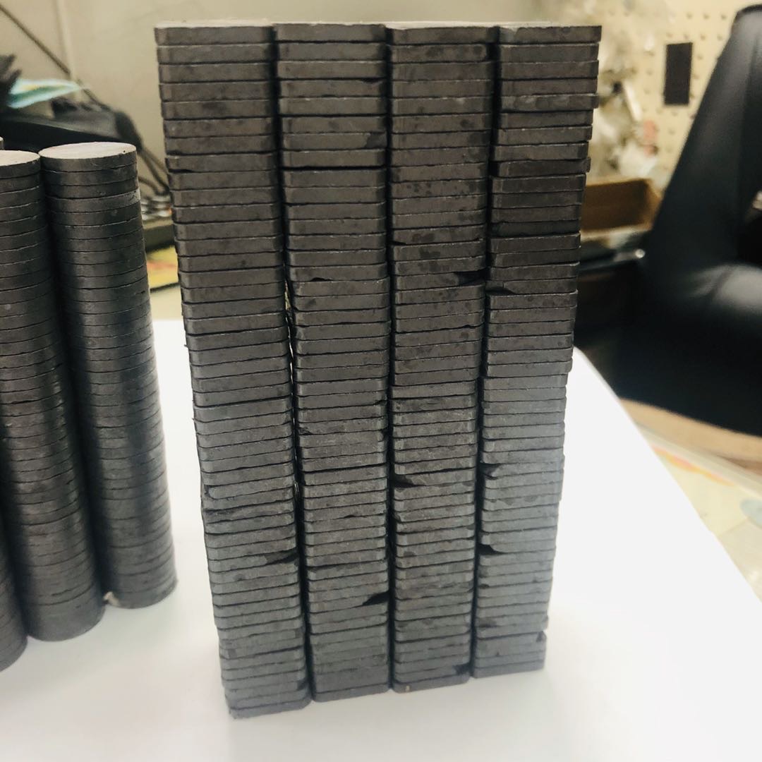 爆款铁氧体磁铁五金工业吸铁石细节图