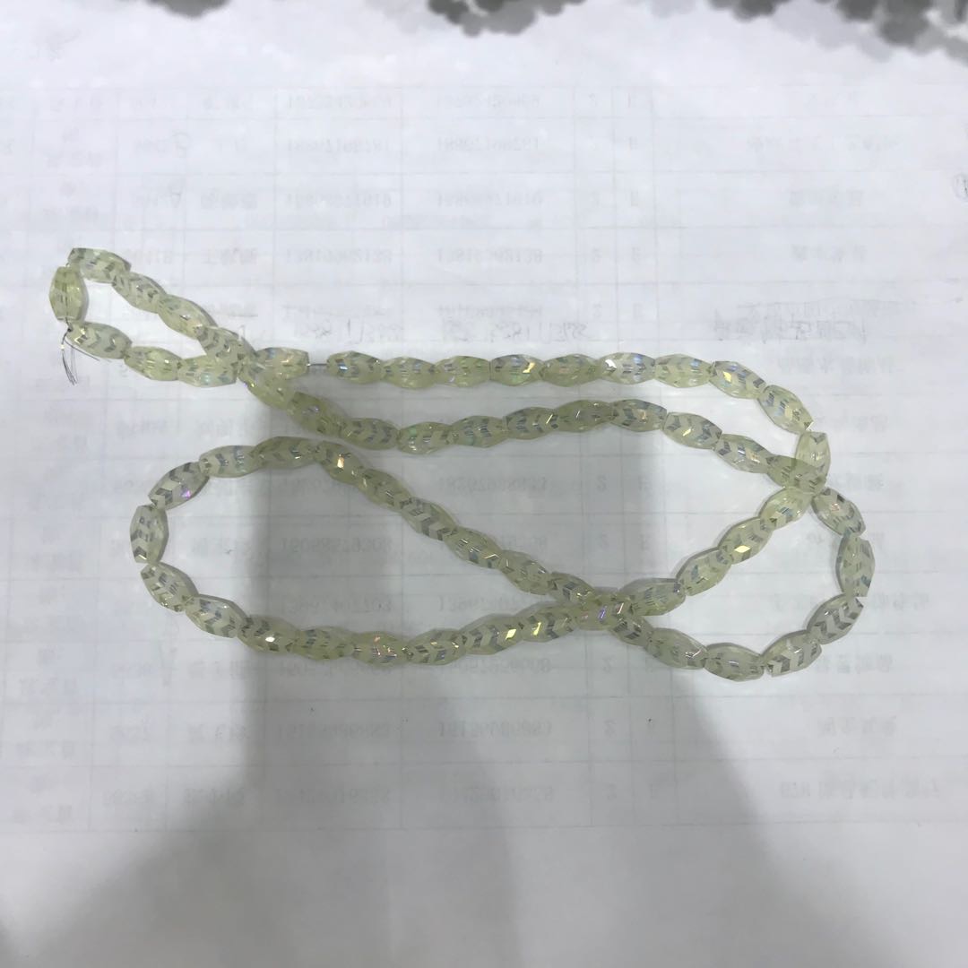 明亮的半抛光嫩绿色水晶配件小清新风格图