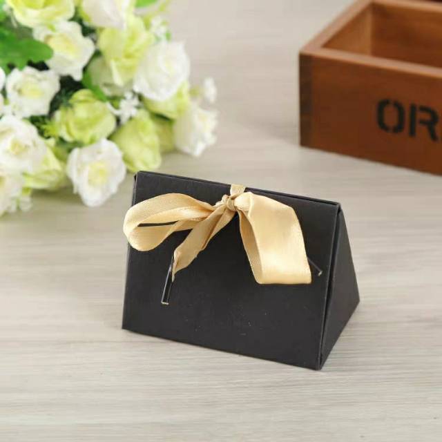 Customized creative mini triangular lipstick packaging box, fresh and clean cosmetics and small accessories, birthday gift box Specification image
