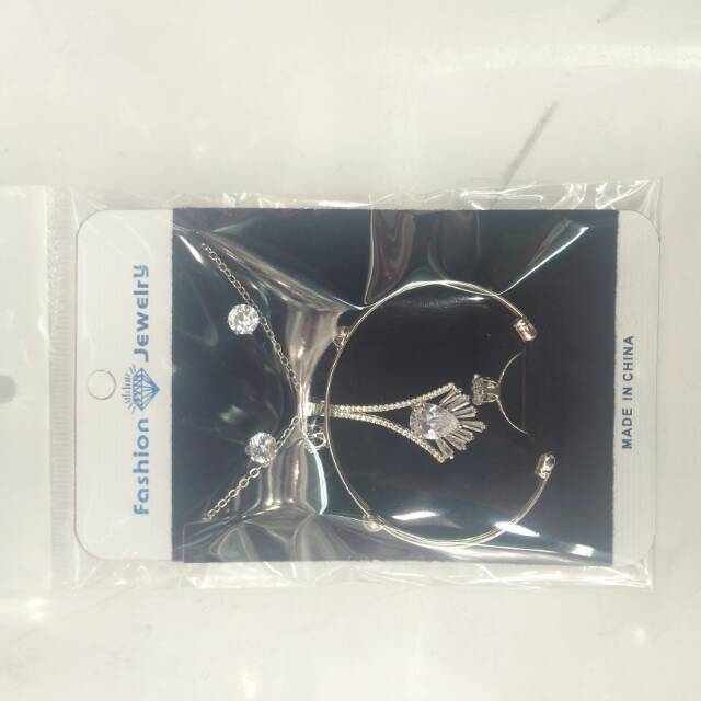 时尚气质吊坠手链网红新款饰品