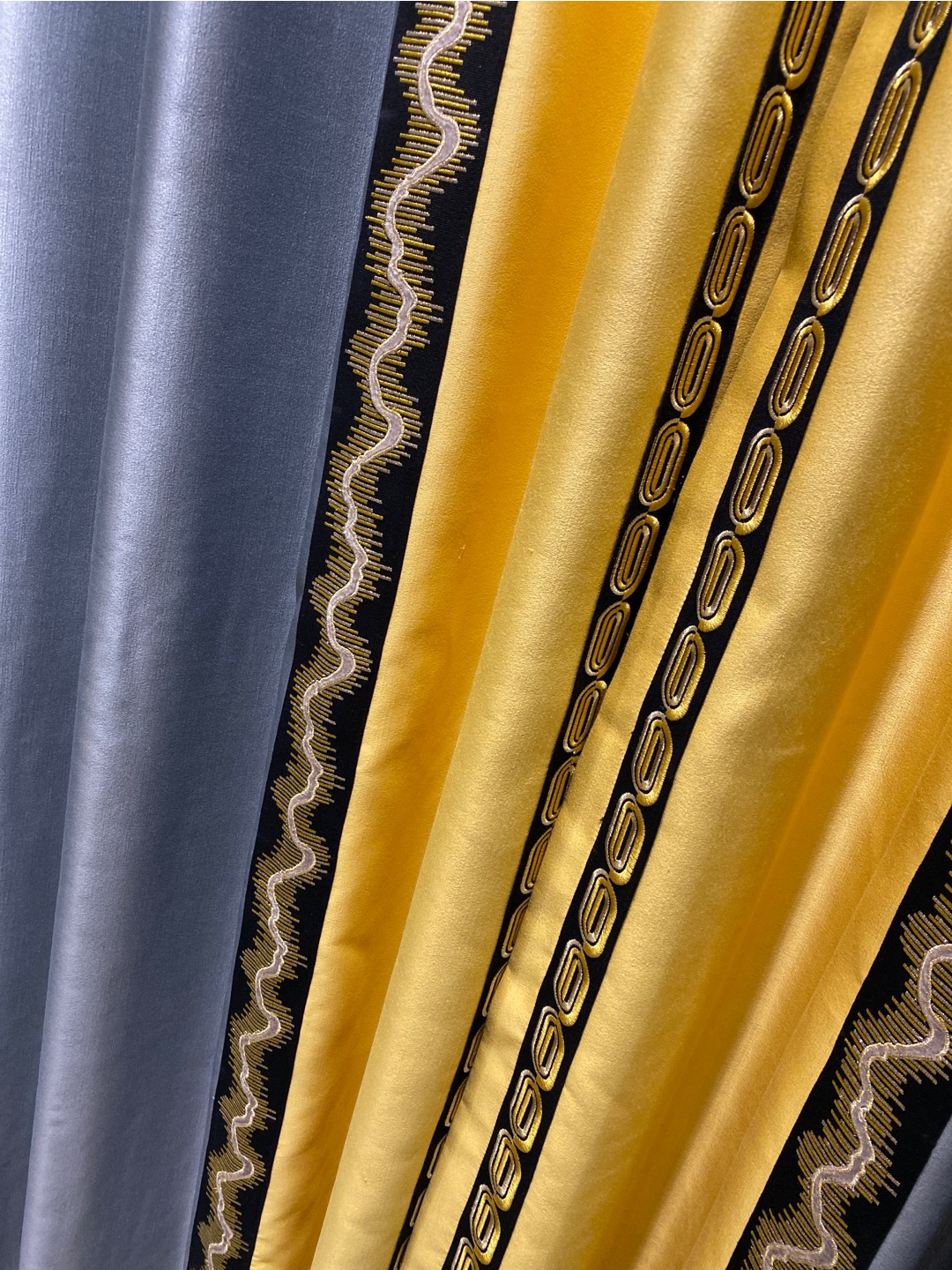 Nordic simple and modern curtain finished products, bedroom, living room, floor-to-ceiling window and bay window full shading and sunshade fabric details Picture