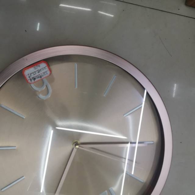 Modern and simple pink home clock, living room wall clock, creative bedroom, Nordic and American style clock, wall watch, silent and personalized decoration, Internet celebrity bestseller details Picture