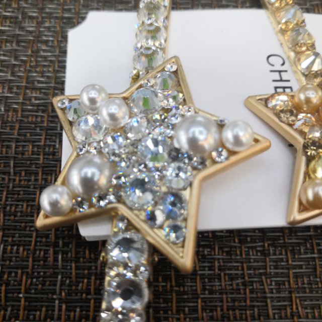 Korean and European style personalized star-shaped hair clips embellish unique hairstyles, bride's hair accessories, wedding dress, host look, hair clips and headwear details Picture