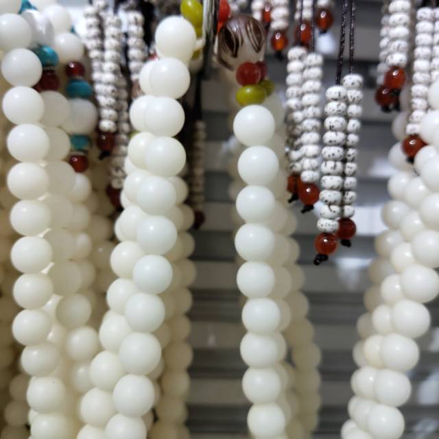 White fine Buddha bead bracelet handicraft article thumbnail