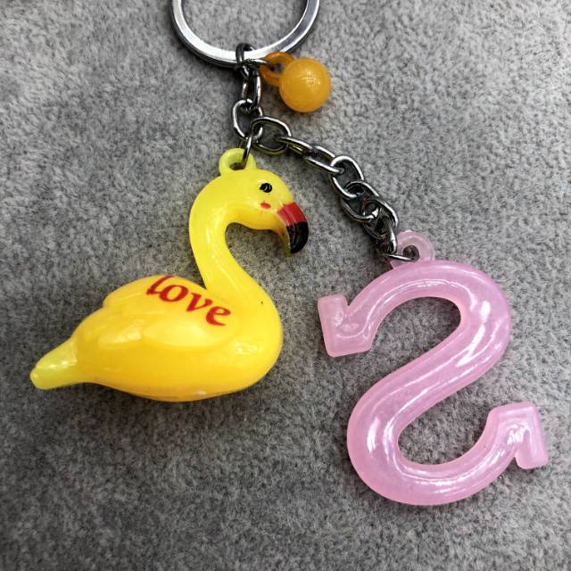 Yellow swan keychain pendant, fashionable letter S cartoon pendant details Picture
