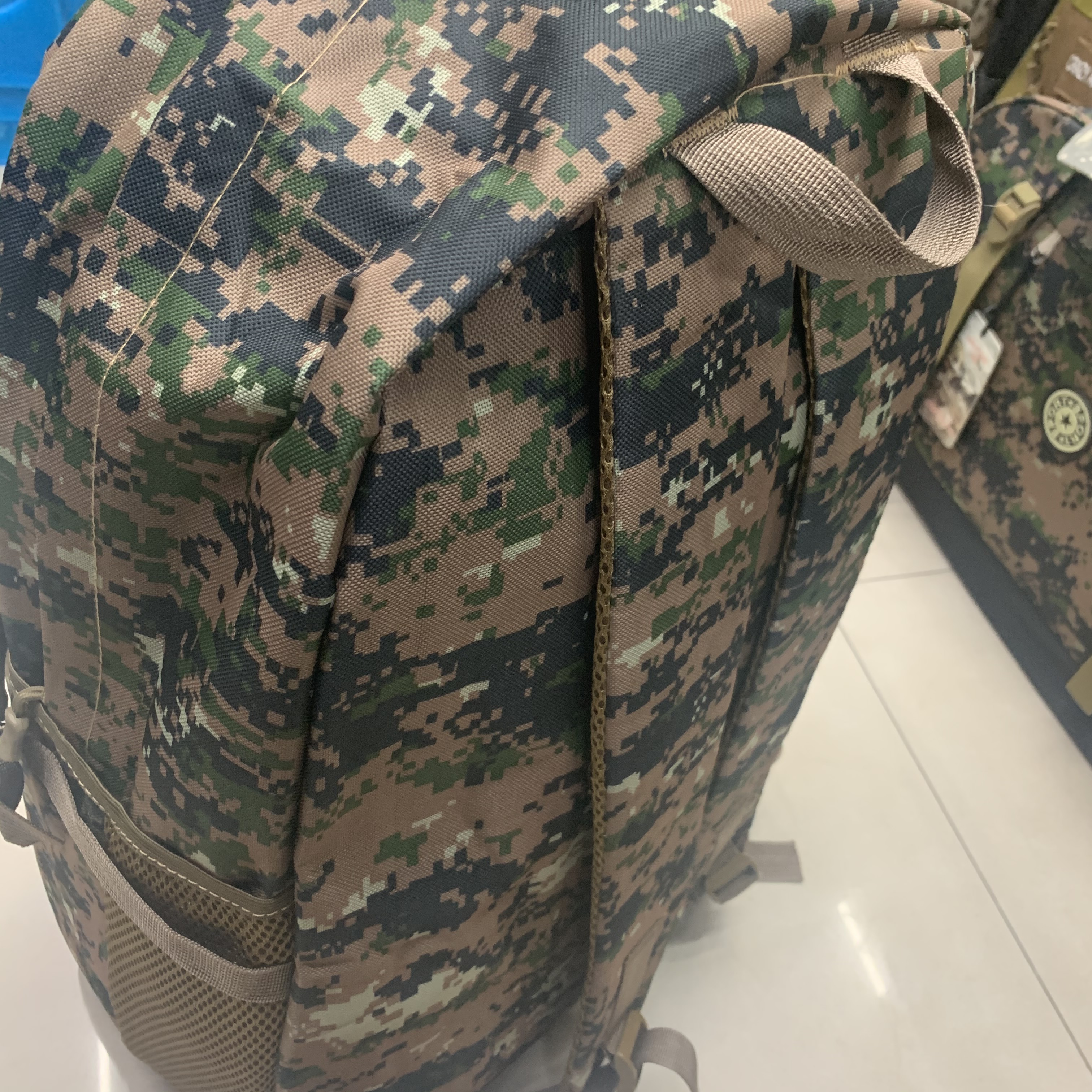 书包/旅行包/休闲包细节图