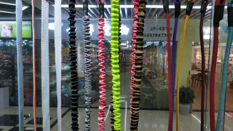 Pleated spring woven pet leash