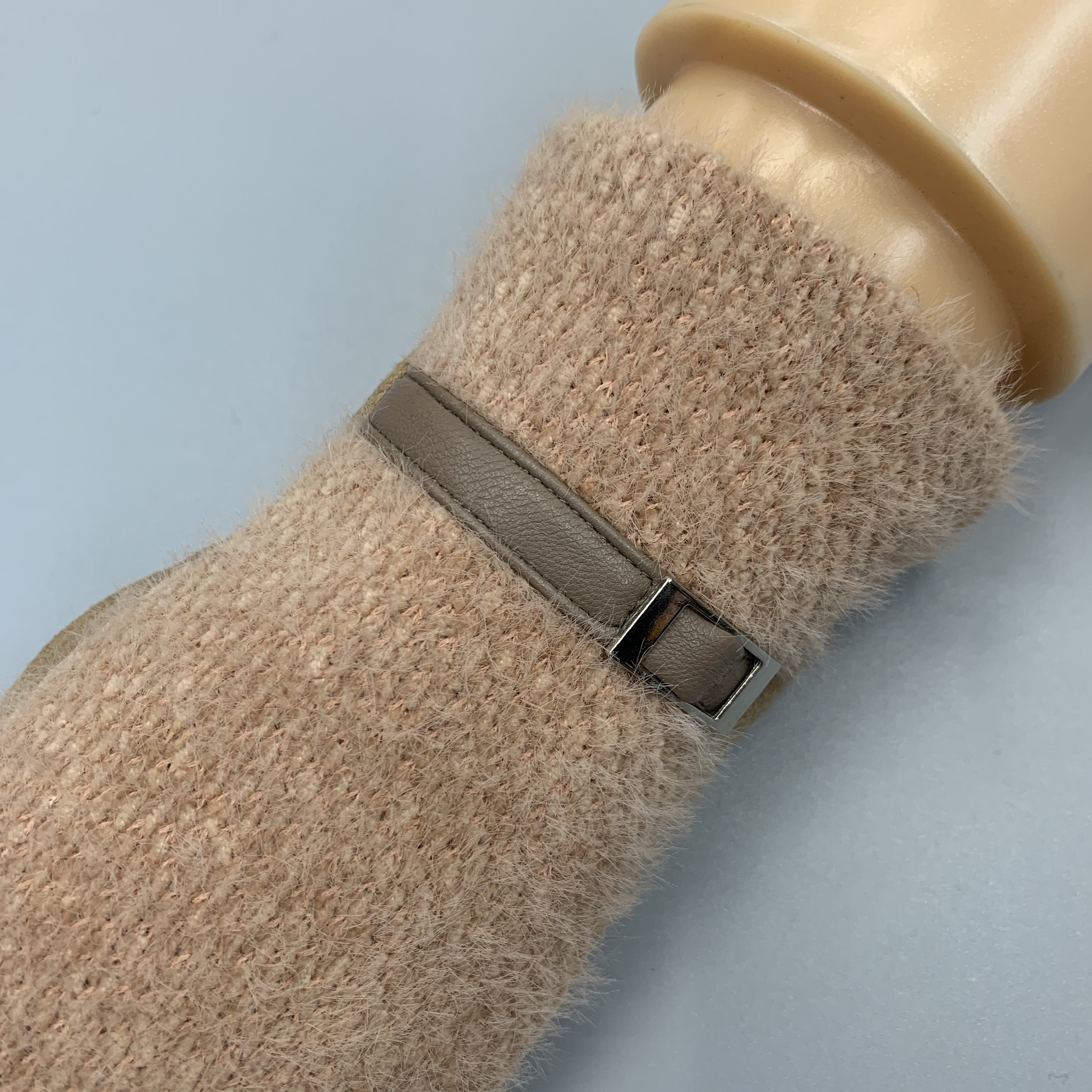 Exportación de comercio exterior europa, Estados Unidos, japón y corea guantes de invierno con terciopelo caliente y grueso imitación de piel de visón guantes con hebilla caliente otoño e invierno details Picture