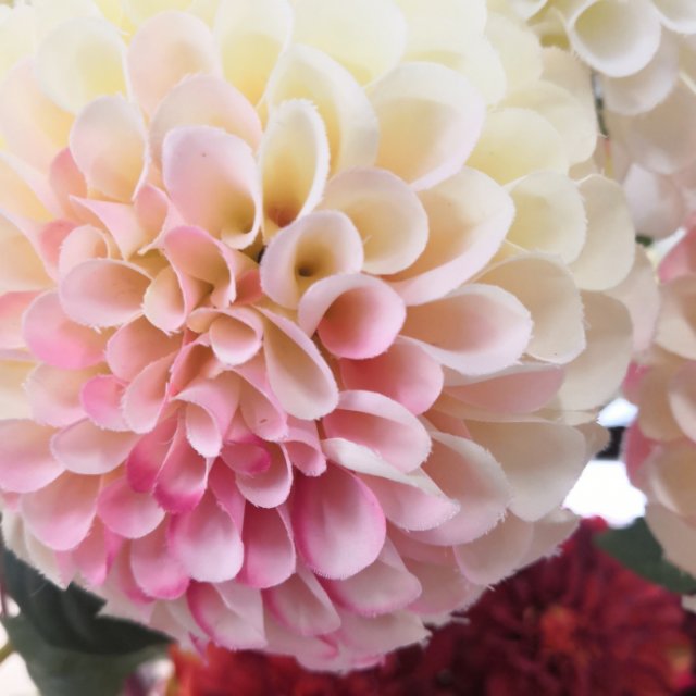Yiwu quality flower bouquets, artificial flowers for living room decoration, artificial flower ornaments, flower arrangements and vases Specification image