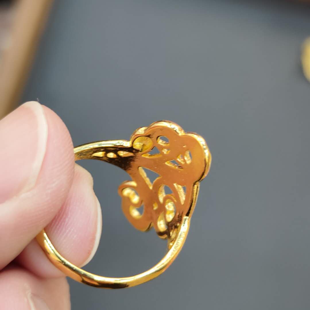 A new type of heart-shaped wave pattern accessory ring imitating gold for couples' love details Picture