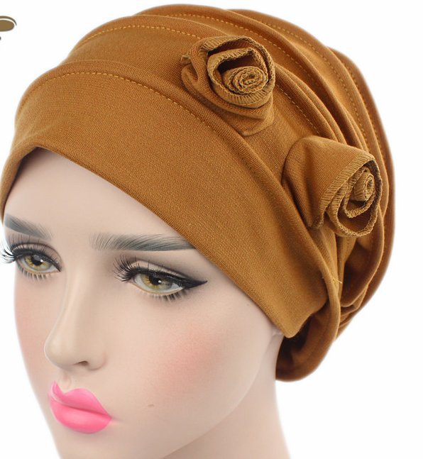 A versatile Muslim side flower-shaped headscarf that is convenient for women to wear