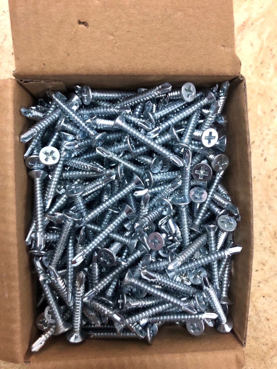 Flat-head self-drilling screw series with countersunk head 4.2/32mm