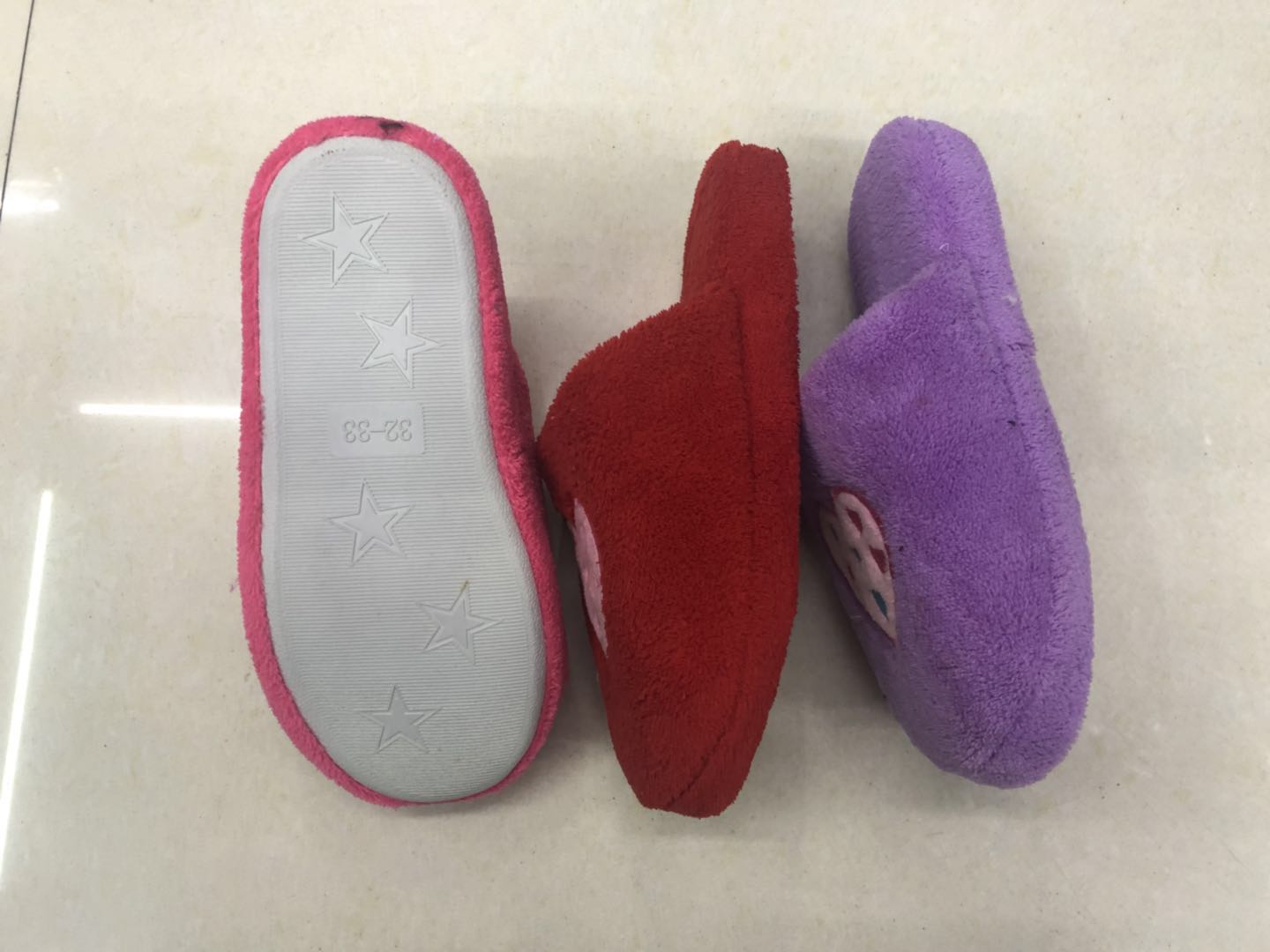 Kids wearing Ehang TPR Love Slippers
