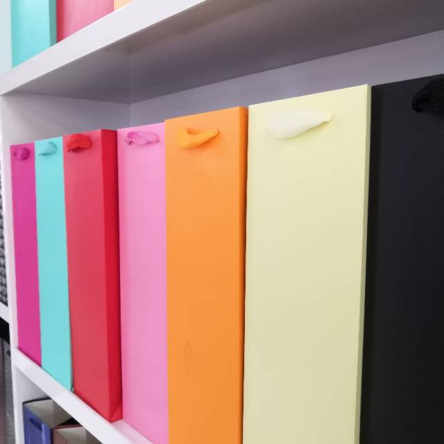 Customized packaging bags and gift bags based on samples, factory direct sales, wholesale in stock, solid color options available in multiple colors details Picture