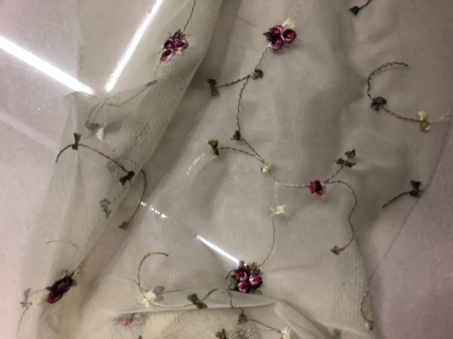 Feel Comfortable High Temperature Dyeing Color Clear Bottom Embroidered Fabric Specification drawing