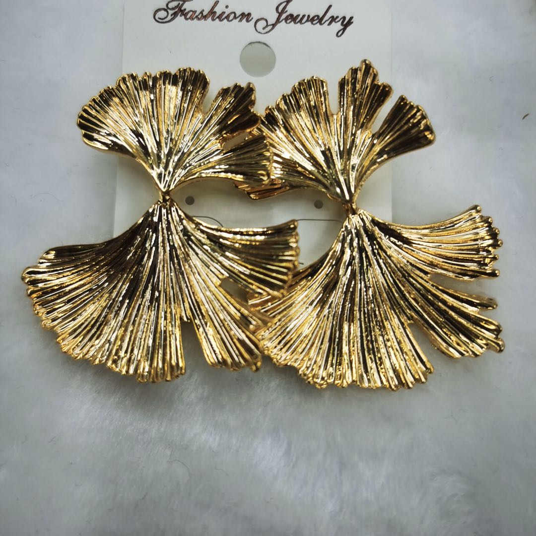Fashionable textured leaf earrings, versatile new earrings and earrings, eco-friendly and anti-allergy earrings Specification image