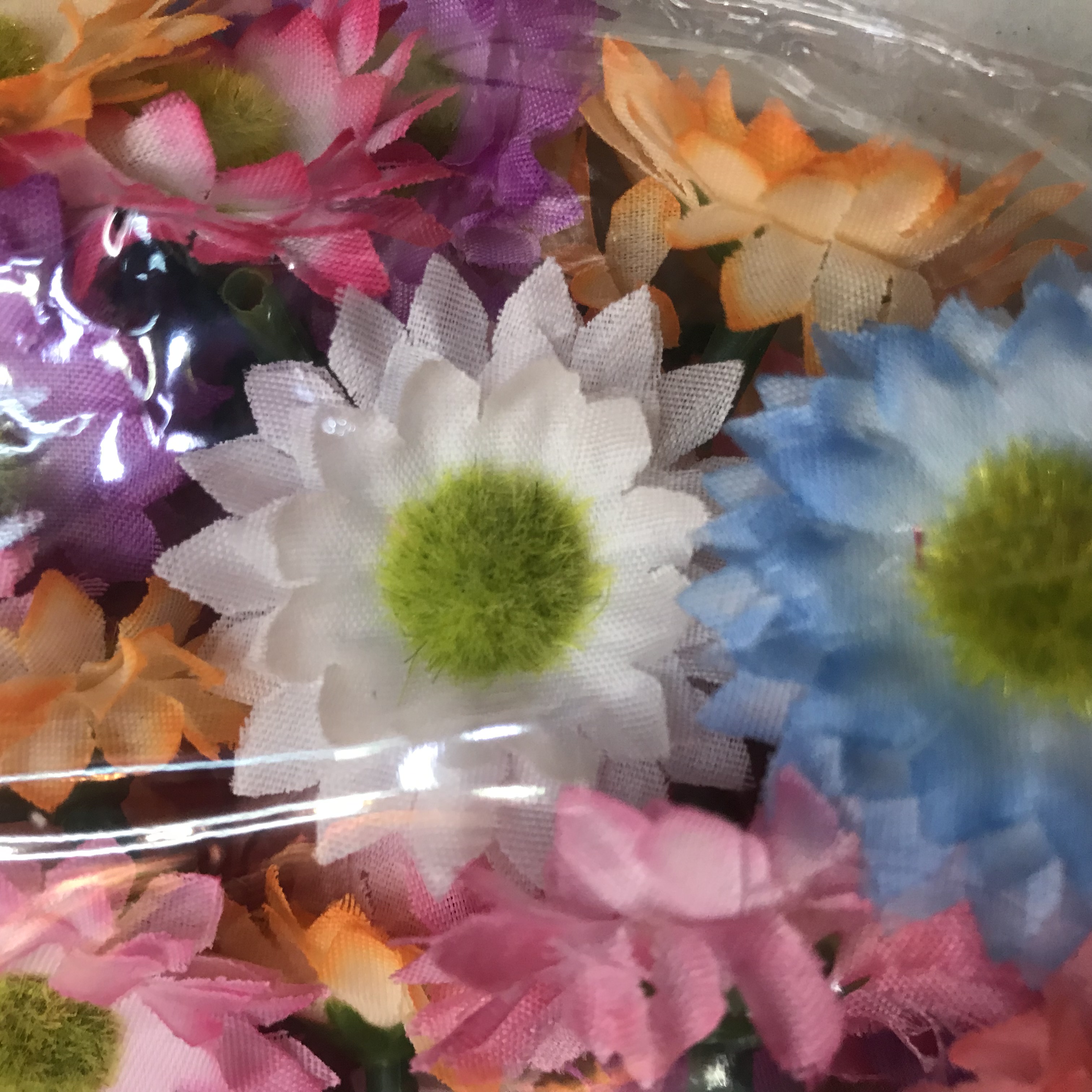 Simulated mini Daisy flower stud earrings, Daisy stud earrings, sunflower earrings, go out for photo shoots, seaside vacation, beach details Picture