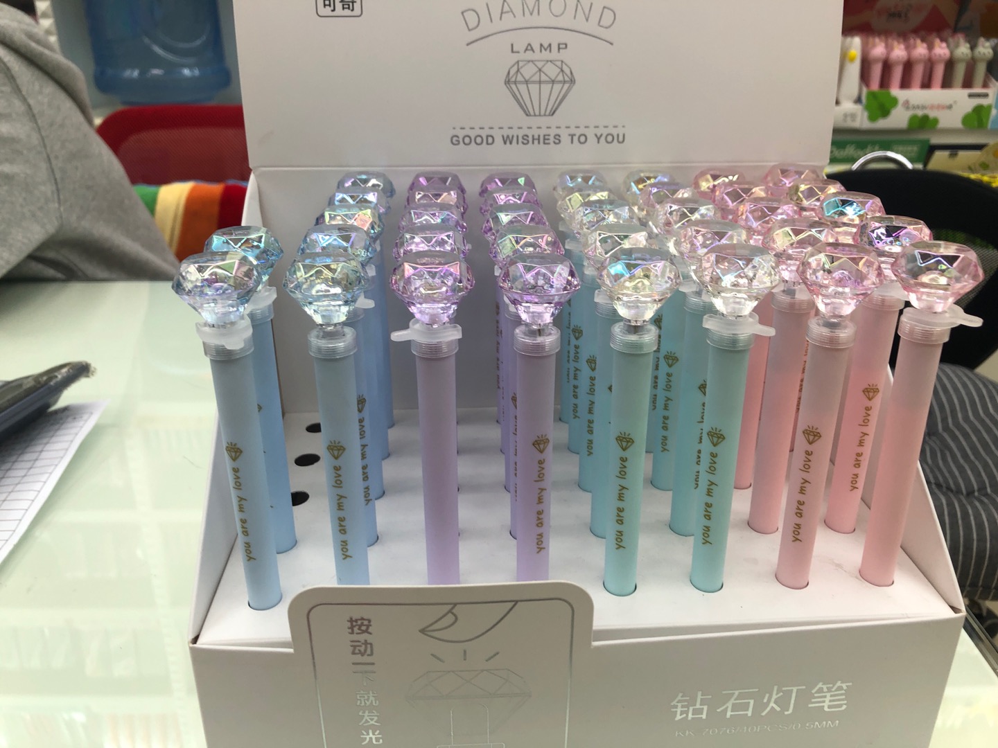 创意钻石灯光笔可爱少女心灯笔带灯中性笔学生用0.5mm发光笔水笔