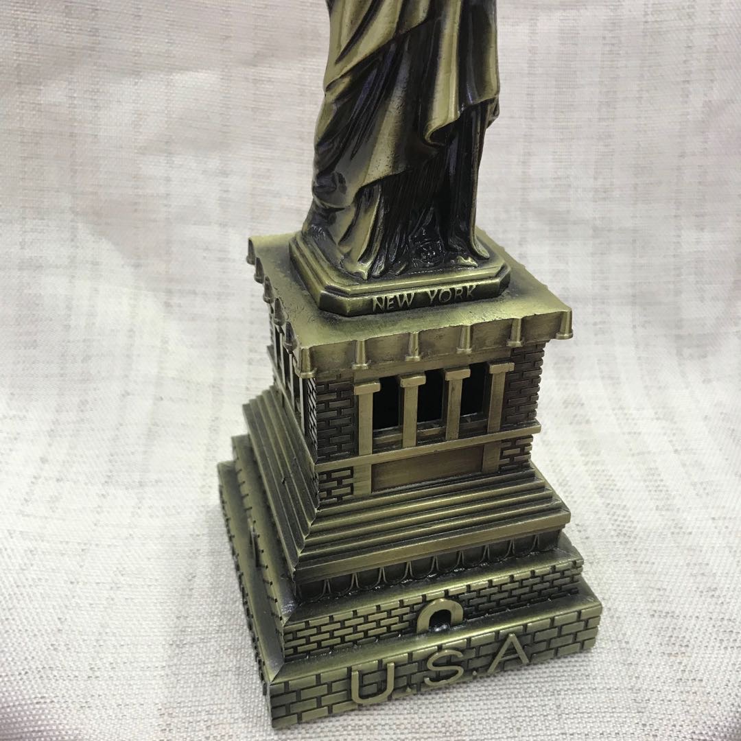 French Eiffel Tower Model Alloy Decorative Ornaments European Decoration Photography Props Decorative Ornaments Specification drawing