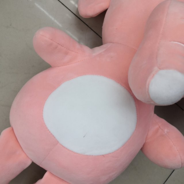 ويبيع صانعو هدايا الأعياد الفخارية مباشرة في حفلات الزفاف Specification image