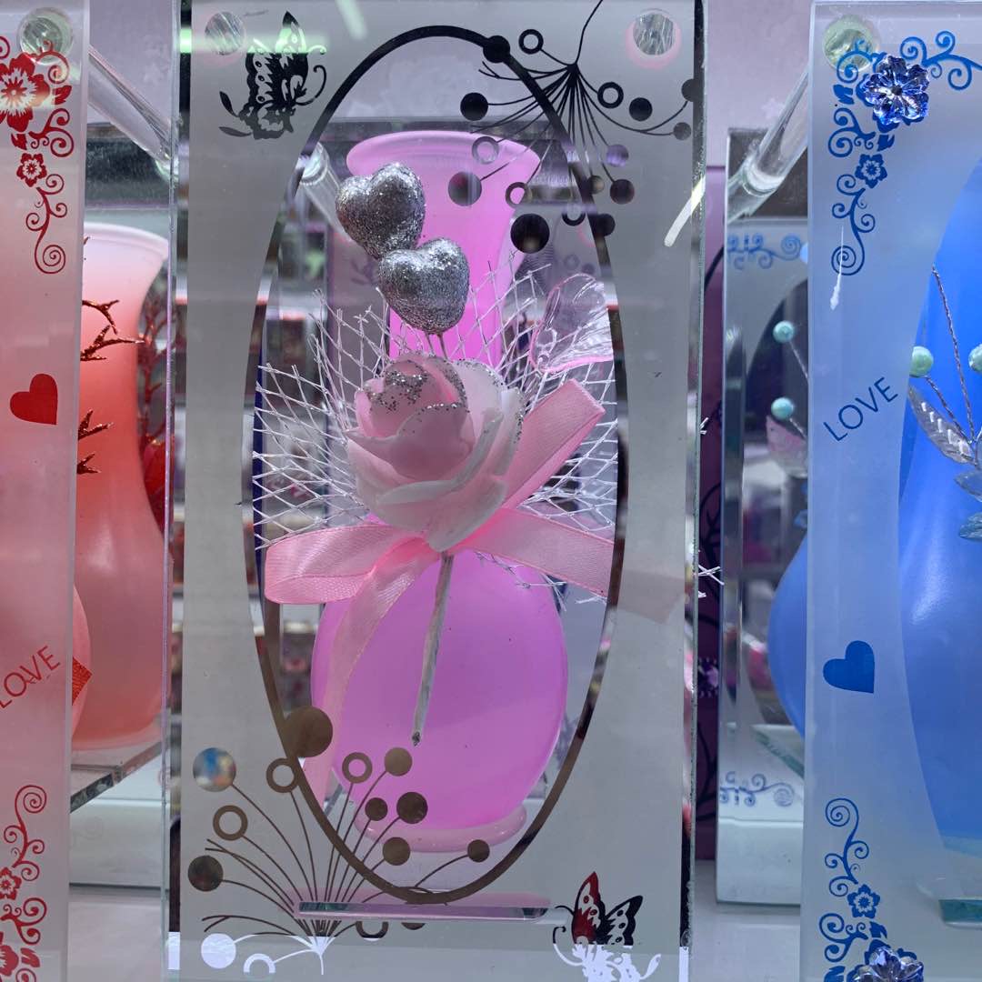 Стеклянный цветок в стеклянной коробке, стеклянная бутылка, стеклянная бутылка, артефакты, артефакты, артефакты, стеклянная бутылка розового цвета