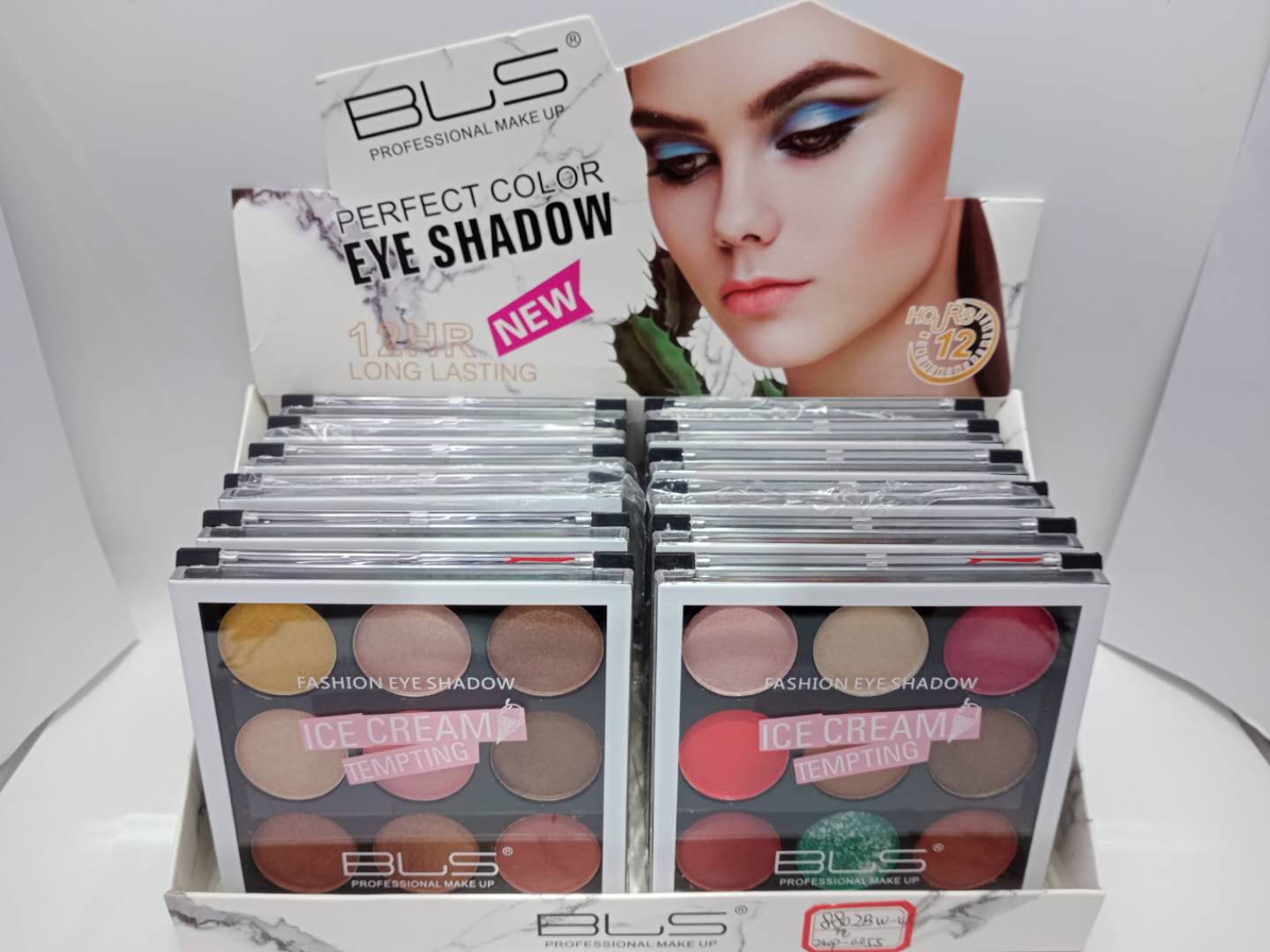 12-color glossy earth tone eyeshadow is water-resistant, sweat-proof and non-smudging Specification image