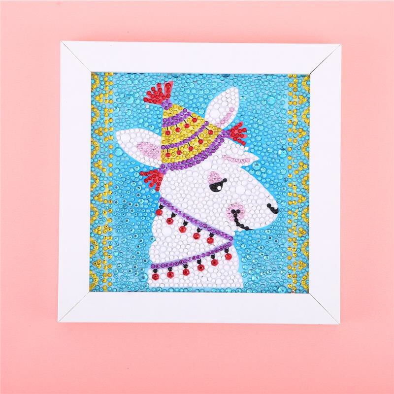 Children's diy handmade materials: A primary school girl's cross-stitch