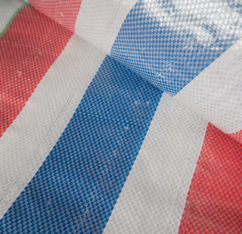 PP单覆膜好丙料彩条布 三色防水篷布工程包装防尘防雨布