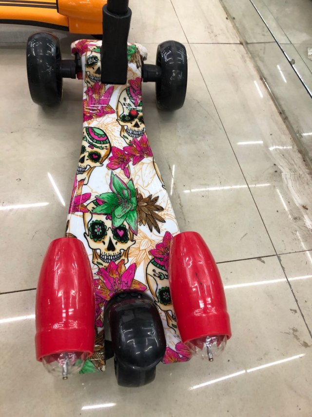 ZLPWC2型钢架带喷雾彩灯儿童滑板车细节图