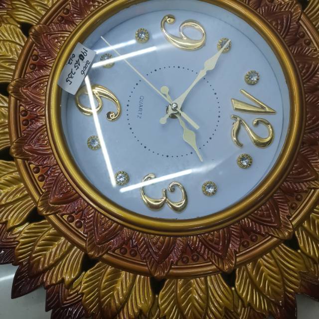 Modern, simple and retro home clocks, living room wall clocks, creative bedroom clocks, Nordic and American style wall clocks, silent and personalized decoration, Internet celebrity bestsellers details Picture