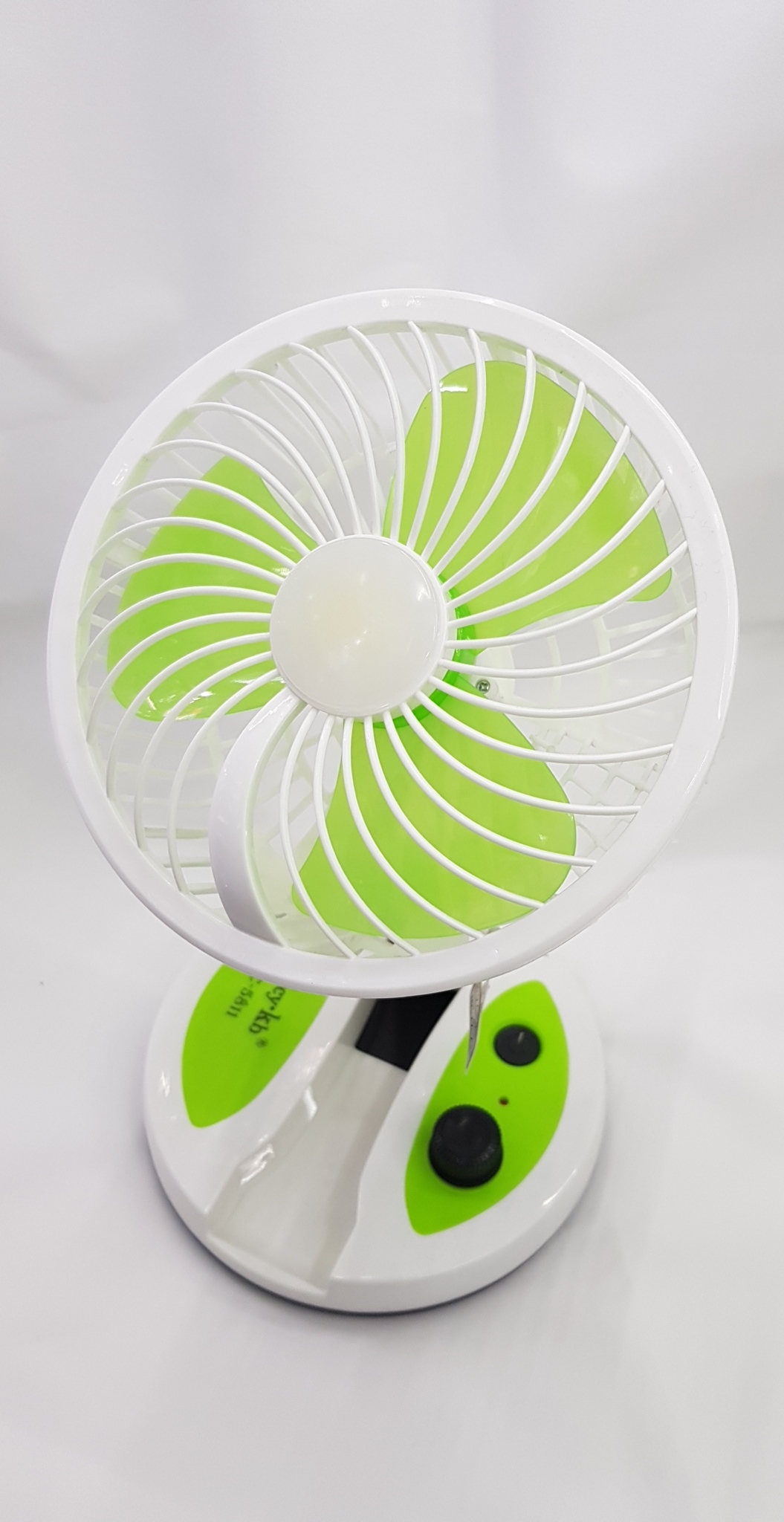 Factory direct sales of desktop fans with rechargeable plastic Specification image