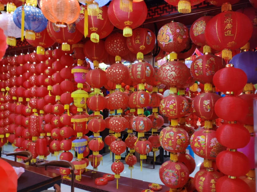 Red lanterns describe pic - 1