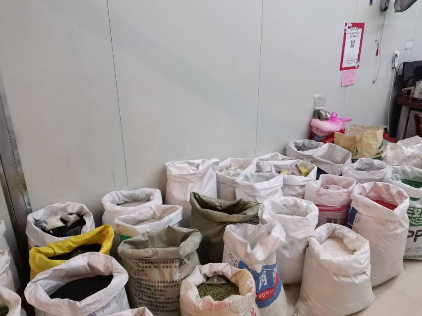 Yiwu Lanjuan Plastic Particle Business describe pic - 2