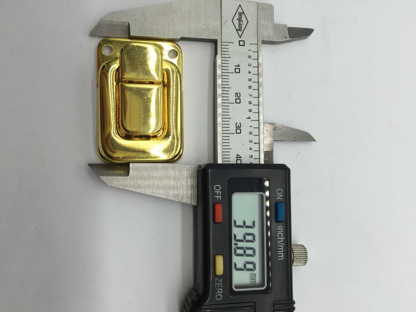 Metal antique Taiping buckle gift box, yellow buckle wine box, fine buckle Specification image