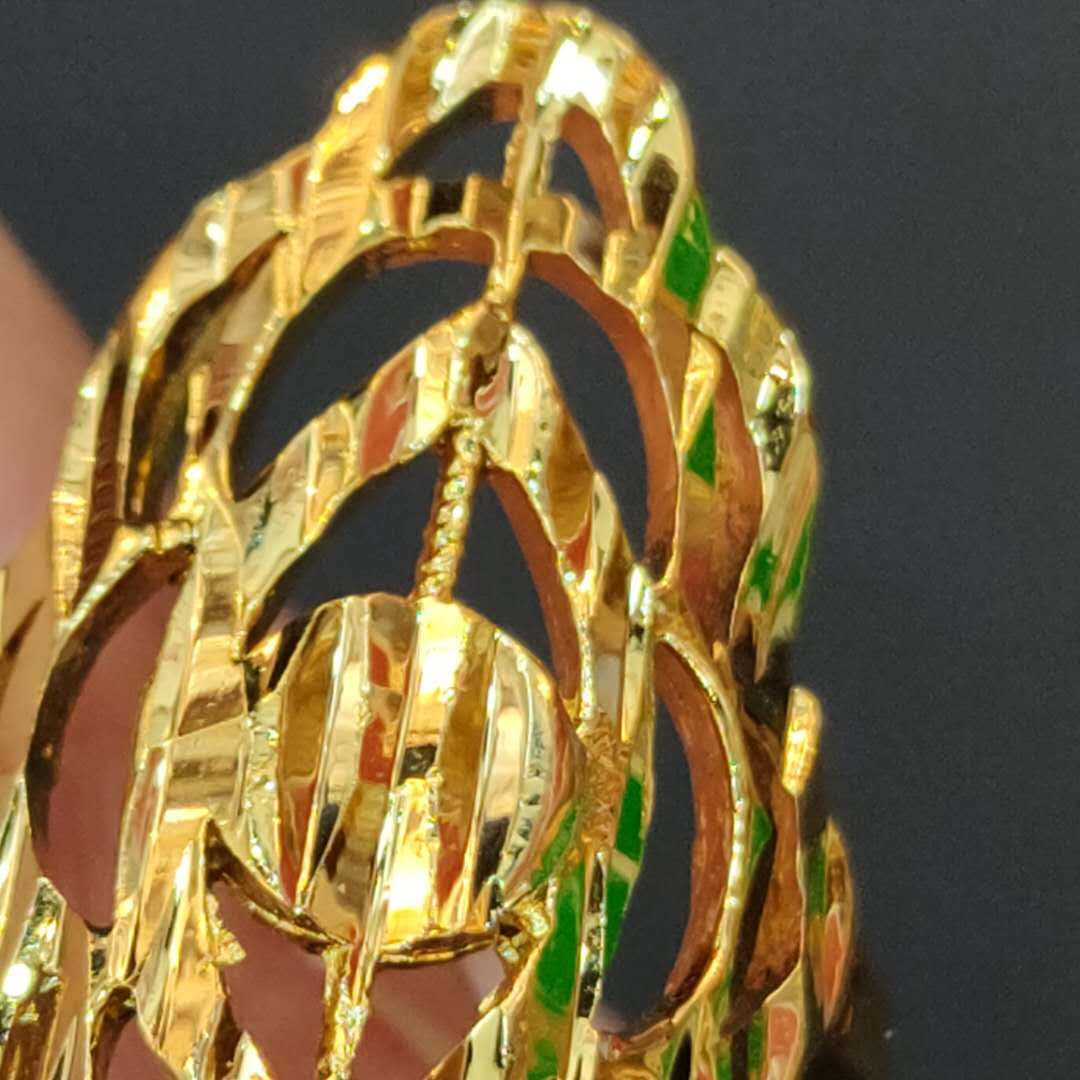 A new engraved pattern accessory large ring imitating the elegance of gold for both men and women Specification image