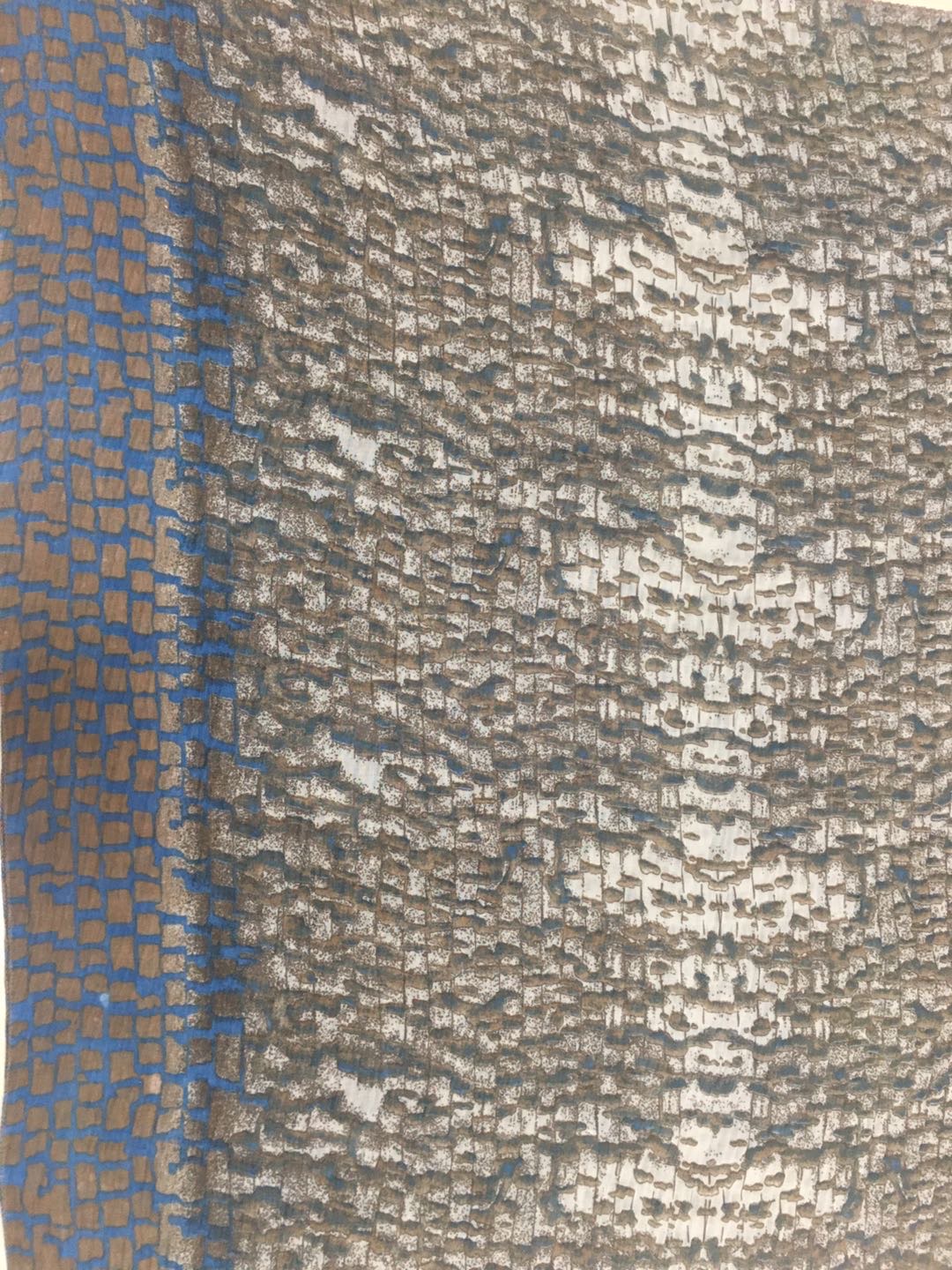 A trendy and popular women's scarf: a thin snake-skin square creased long scarf details Picture