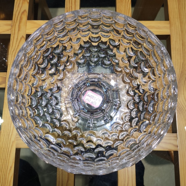 Hammer-patterned glass fruit platters are available in various styles and the price is negotiable Specification image