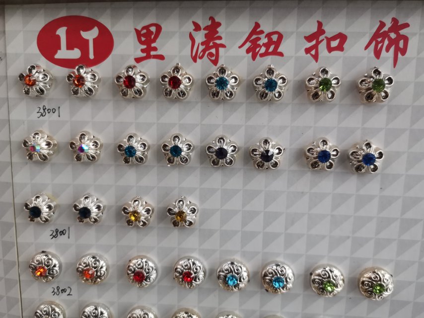 Spring New Petal With Diamond Metallic Plastic Buttons details Picture