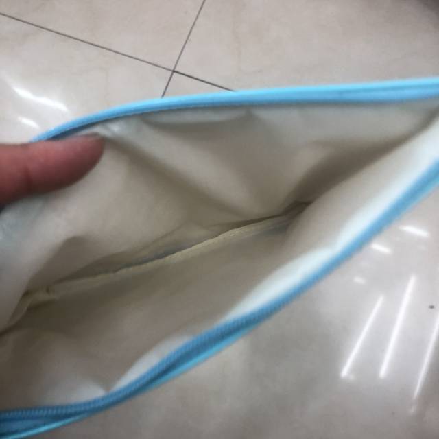 渐变色独角兽亮片便携化妆包细节图