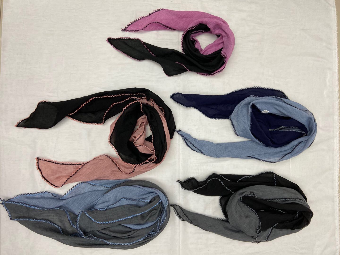 Women's Korea Dongdaemun Silk Cotton Curved Tooth Matching Color Diamond Scarf Specification drawing