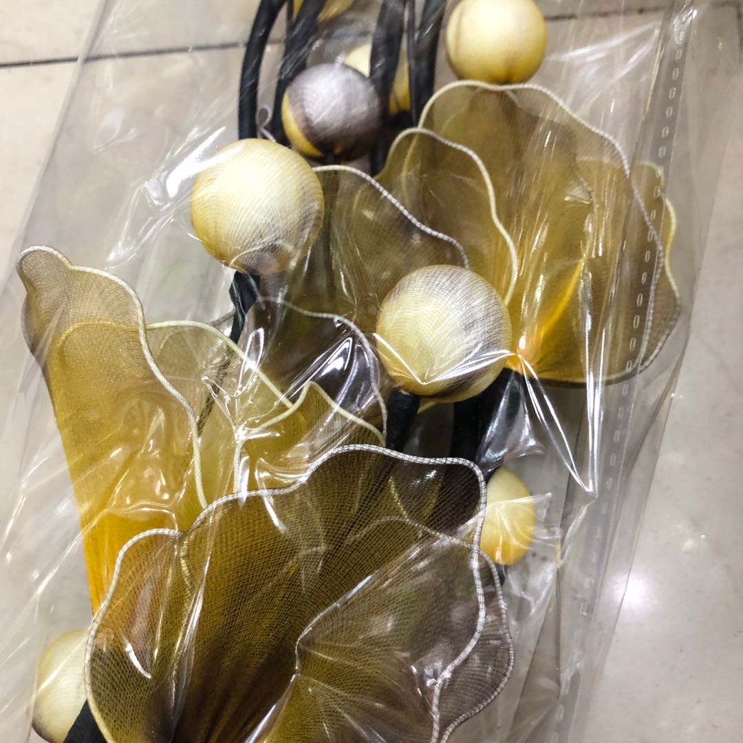 Large artificial flower pieces with flower stamens, yellow entrance hall ornaments, and artificial flower shooting props Specification image